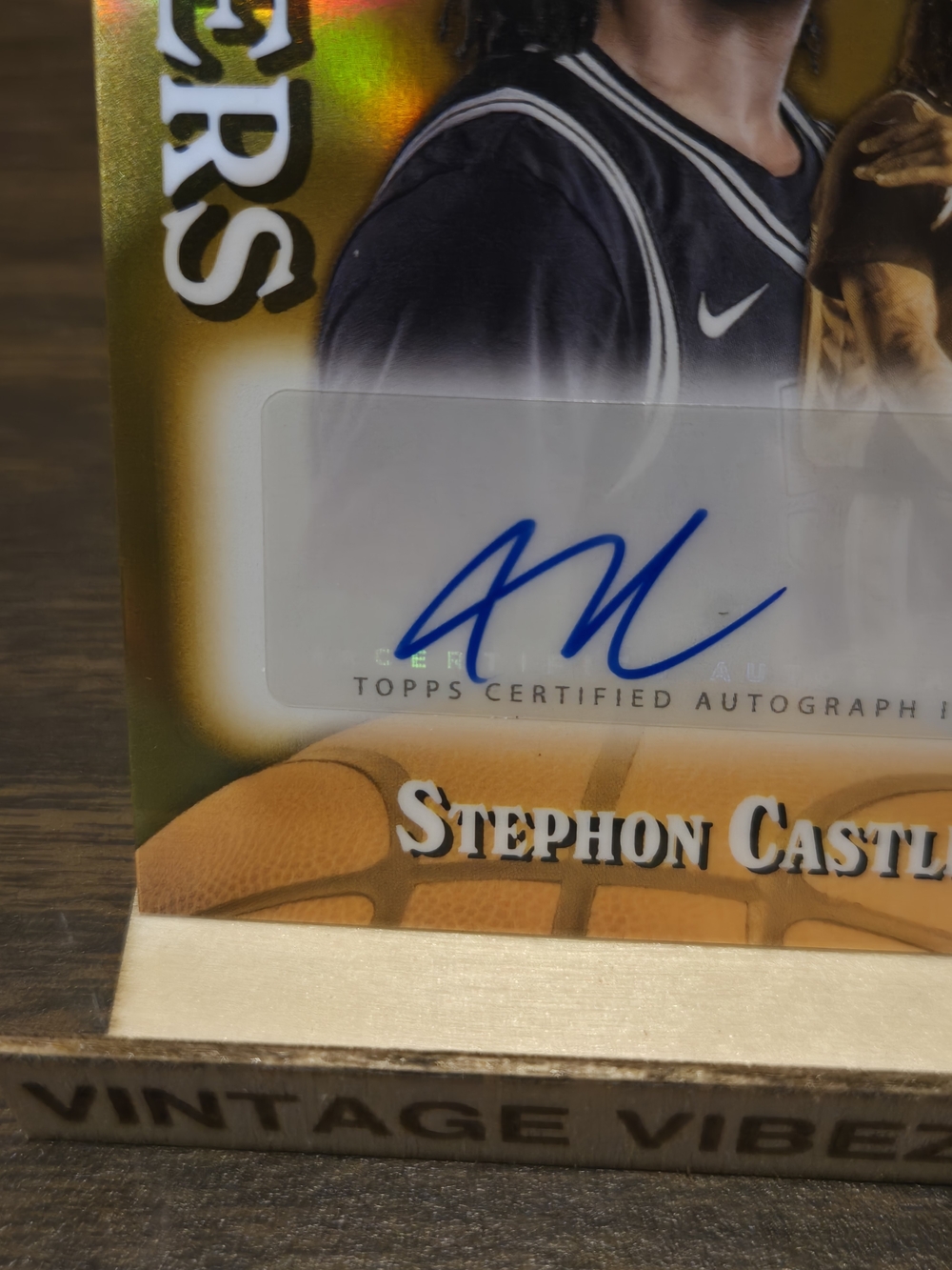 Stephon Castle 34/50 Gold Autograph Basketball Trading Card - Picture 7 of 11